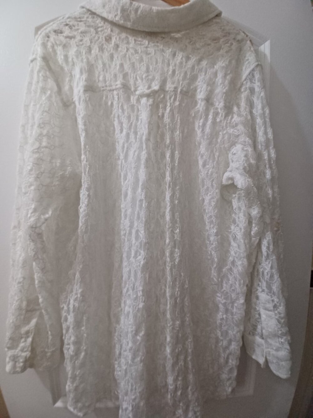 Button down blouse - Picture 2 of 3